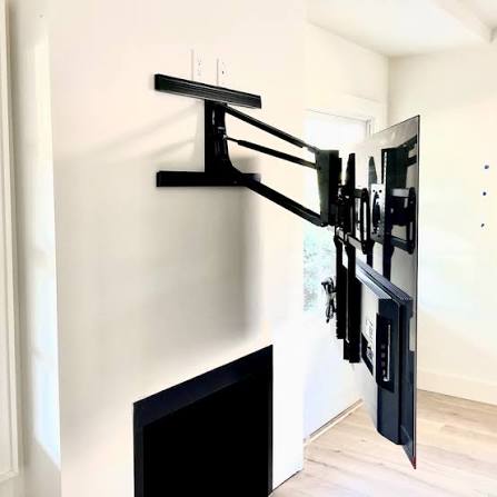 TV mounting by H&R Tech Guys in Glendale